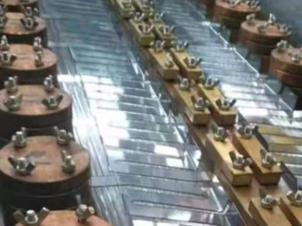 可鍍硫化鋅、二氧化硅、氧化鎂等介質膜鍍膜機